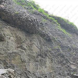 主動(dòng)邊坡 