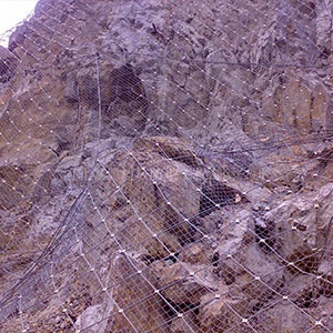 主動(dòng)邊坡